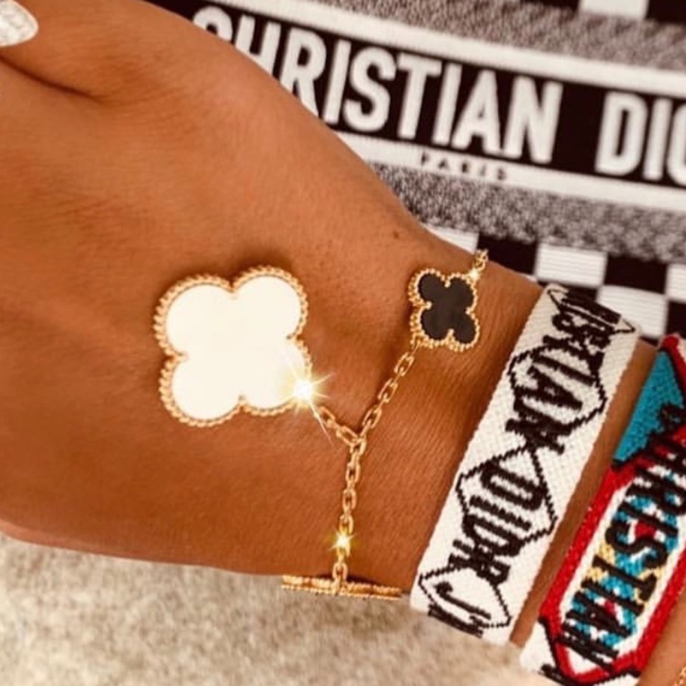 4 black leafs around with one larger hanging